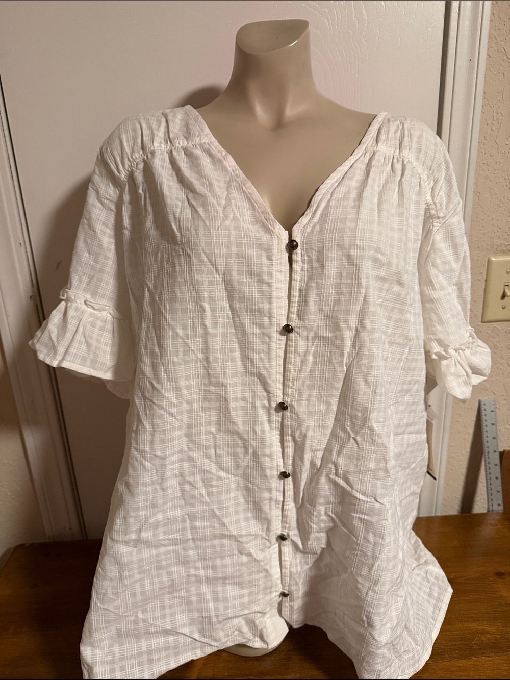 Terra & Sky White Button-Front Peasant Top with Ruffle Sleeves